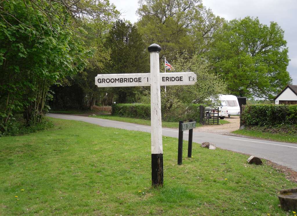 signpost to Eridge and Groombridge