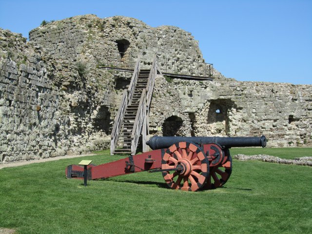 Cannon at Pevensey Castle