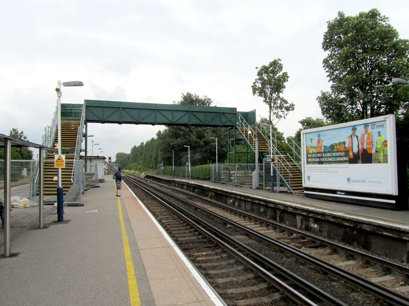New footbridge at Earlsfield station