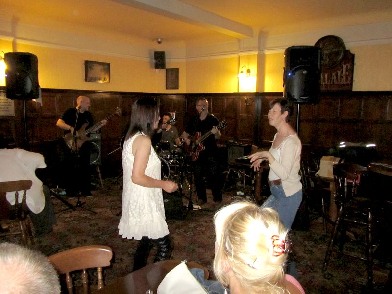 2 dancers at The British Oak pub, Blackheath