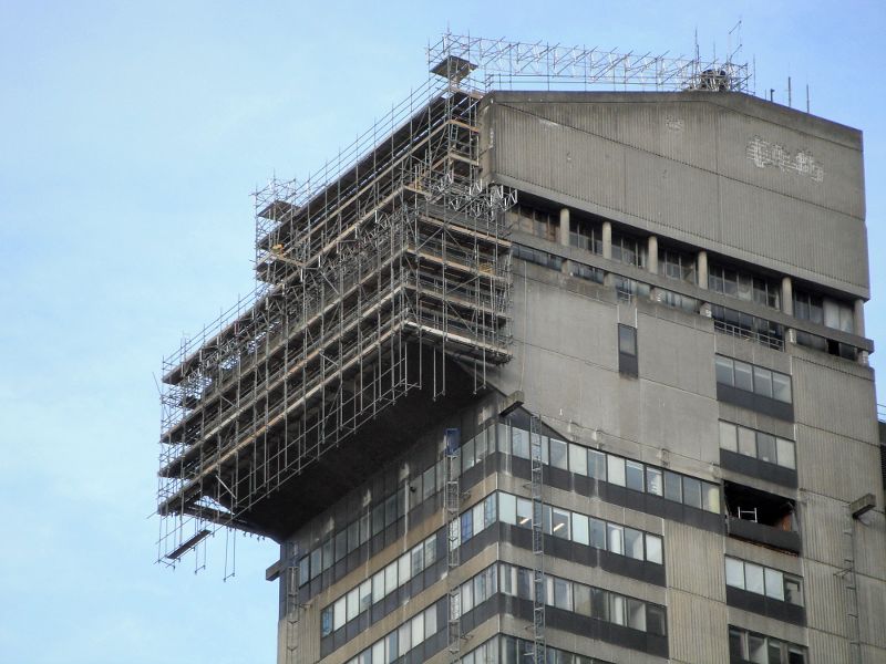 scaffolding at the top of Guys Hospital tower