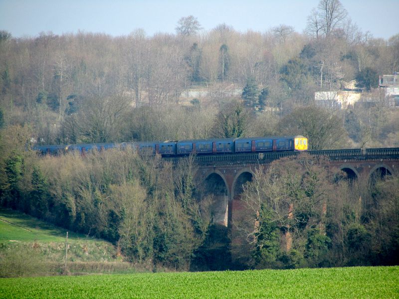 class 319 train on Eynsford viaduct