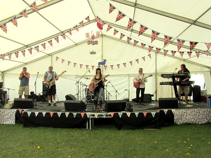 Jo bangles band on stage at Highams farm
