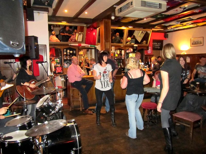 dancing to Chain at The Swan Fri 21st Sept 2012