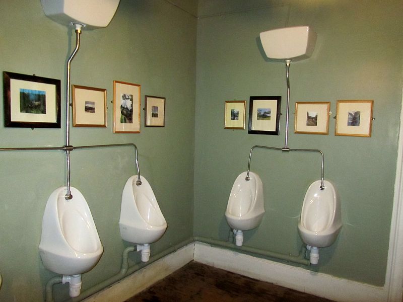 Gents toilet