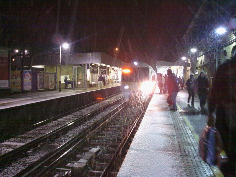 Snow falling at Catford Bridge station - 06:30 14th January 2013