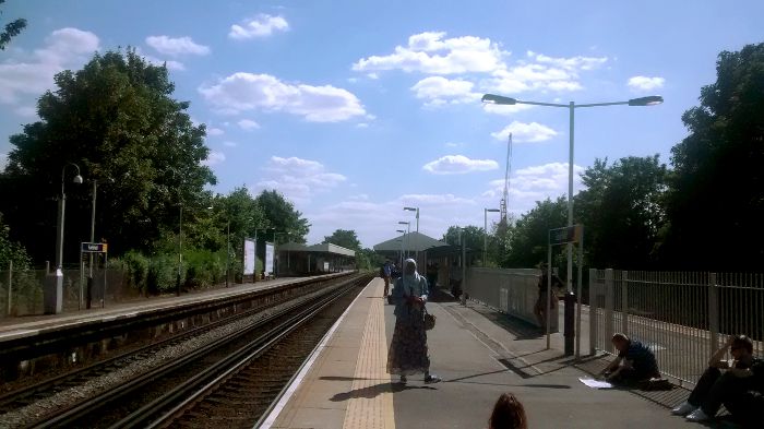 Earlsfield station in the sunshine