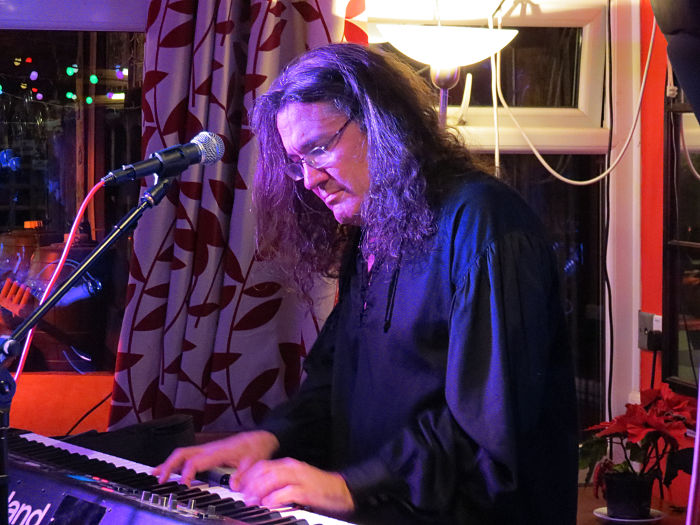 Dave Griffiths at the keyboards
