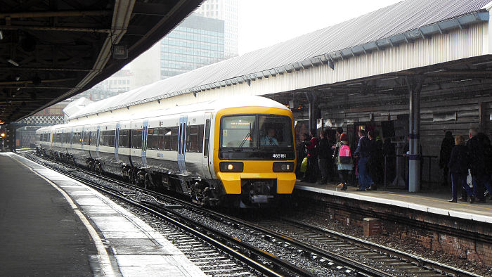 Networker 465165 standing in the rain
                          at Waterloo East