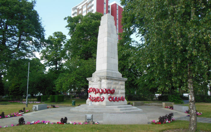 war memorial
                          opposite Lewisham hospital