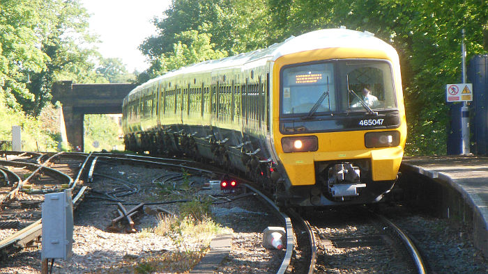 Late running 16:33 Cannon St service
                          arriving at New Beckenham station