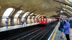 Baker Street circle line
                                    platforms