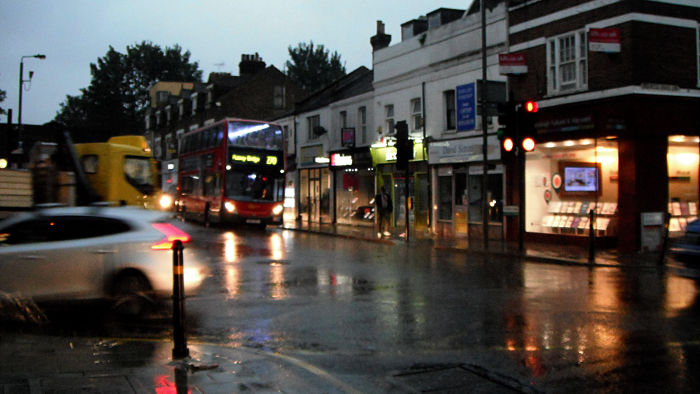 Earlsfield at approx 7.20am and it's raining.
                  It's raining a lot !