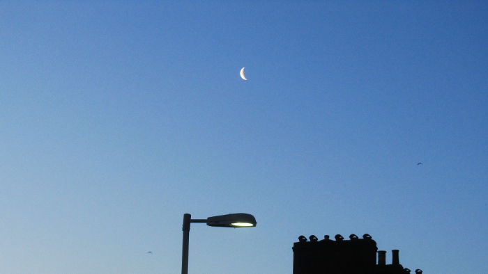 the crescent
                              moon at approx 6.30am March 4th 2016