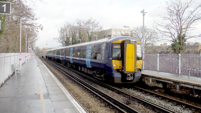 Southeastern class 375 train