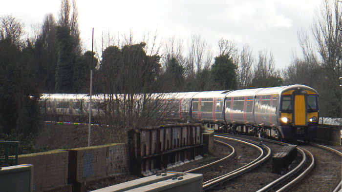 class 377 Thameslink service from
                          Sevenoaks approaching Catford