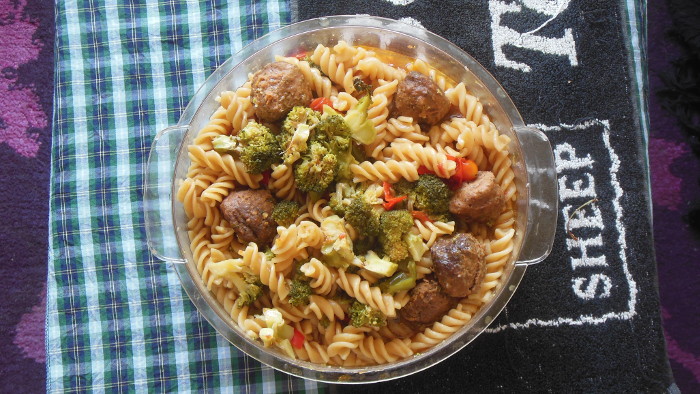 pasta with meat
                  balls