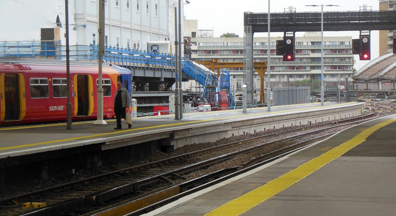 Waterloo
                          platform 1 showing it's extension