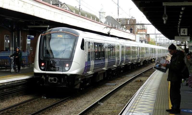TFL train in Elizabeth Line livery