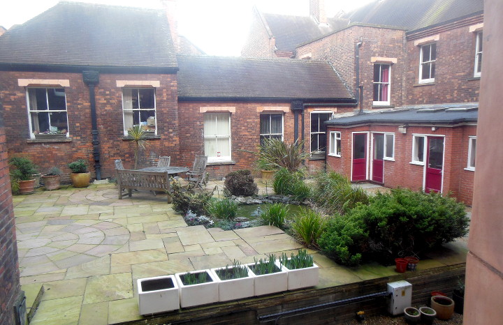 courtyard with pond
                        and fountain