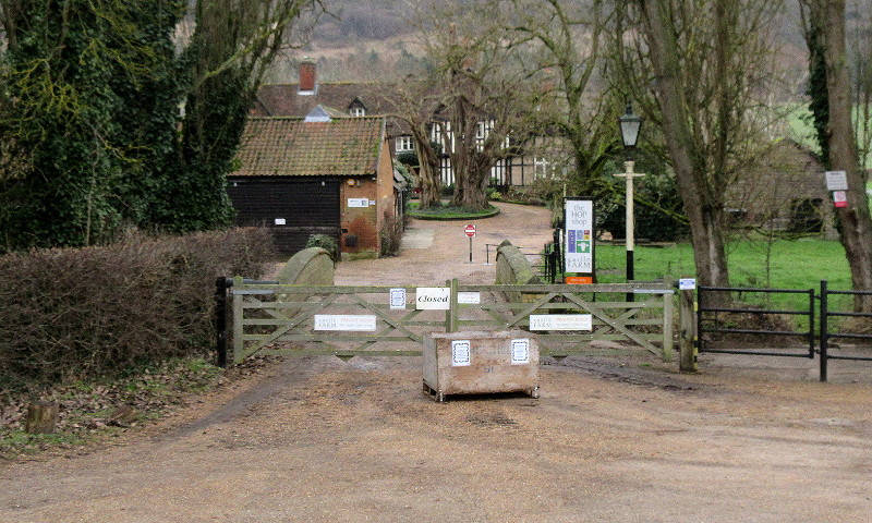 Entrance to Castle Farm
                      and The Hop Shop