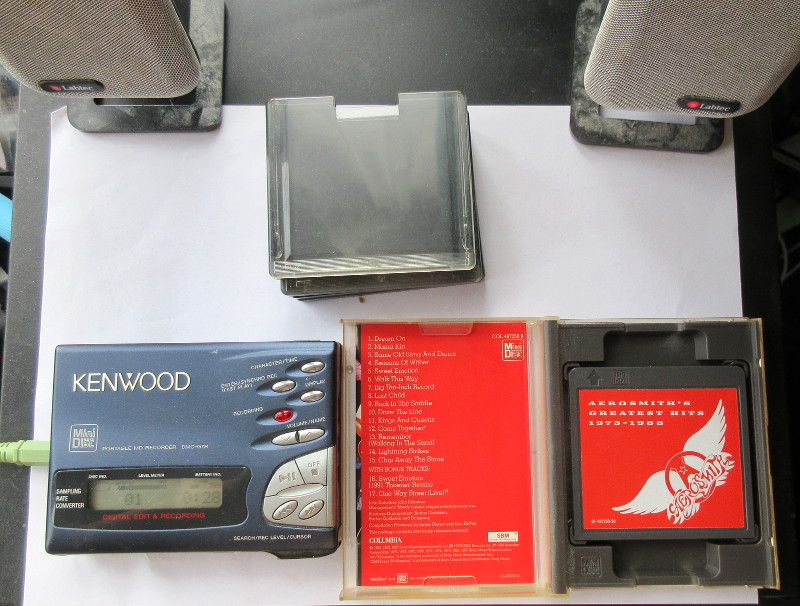 Kenwood Mini Disc
                          player and discs