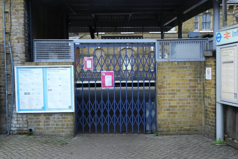 Catford
                                    Bridge station closed for
                                    engineering work
