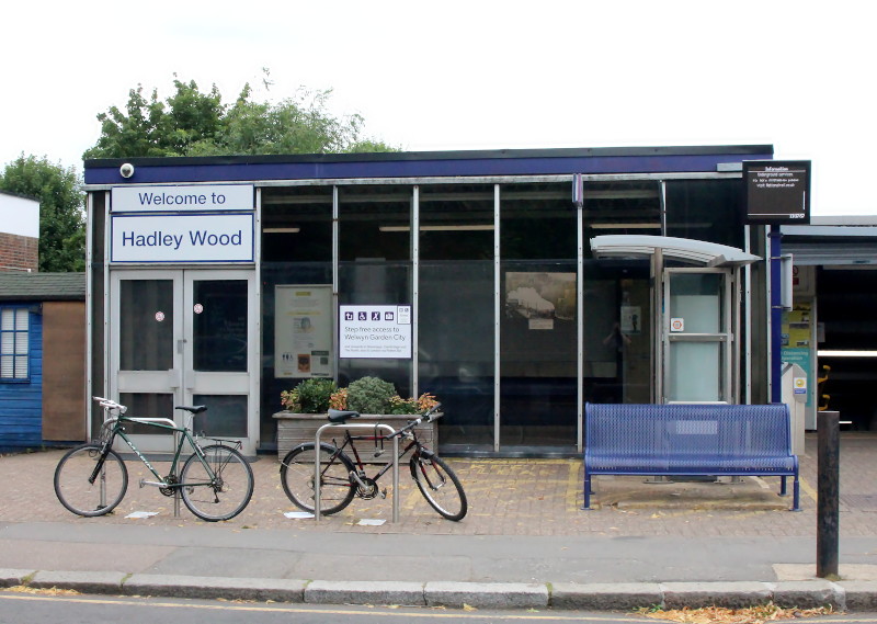 Hadley Wood
                              station