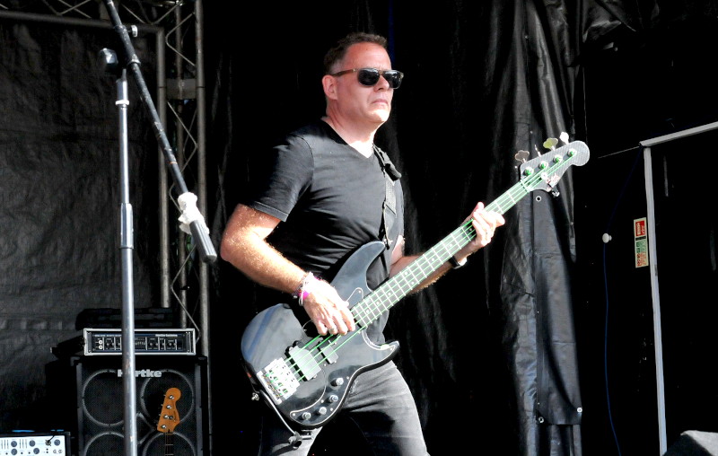 Paul Newham
                                  on bass