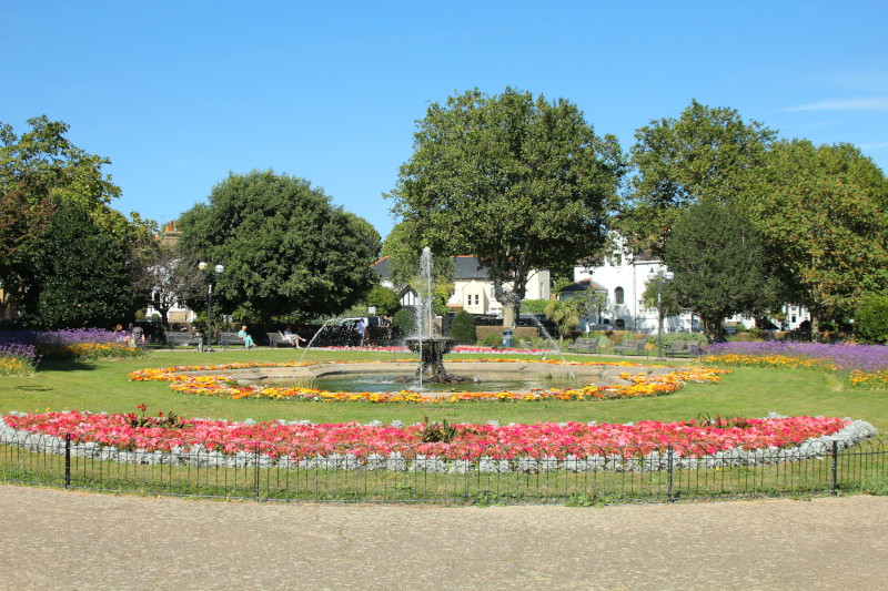 garden with
                                  fountain