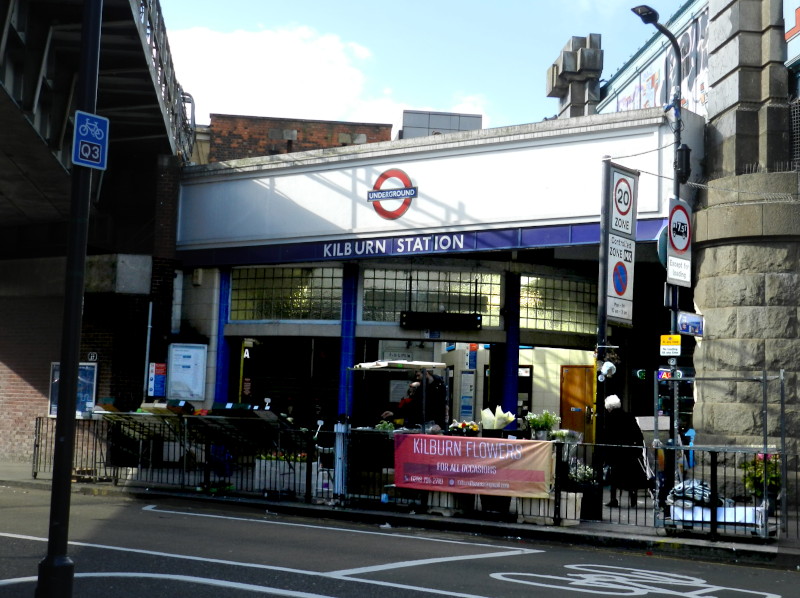 Kilburn tube
                                                station