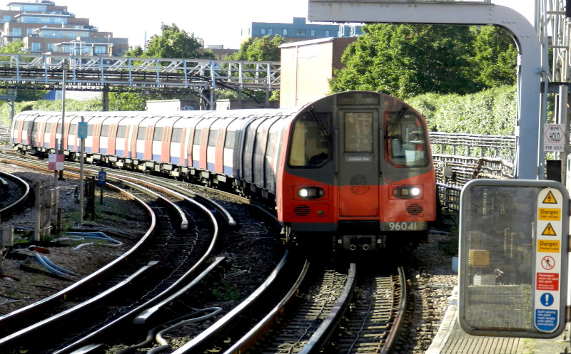 approaching
                                                    Jubilee line train