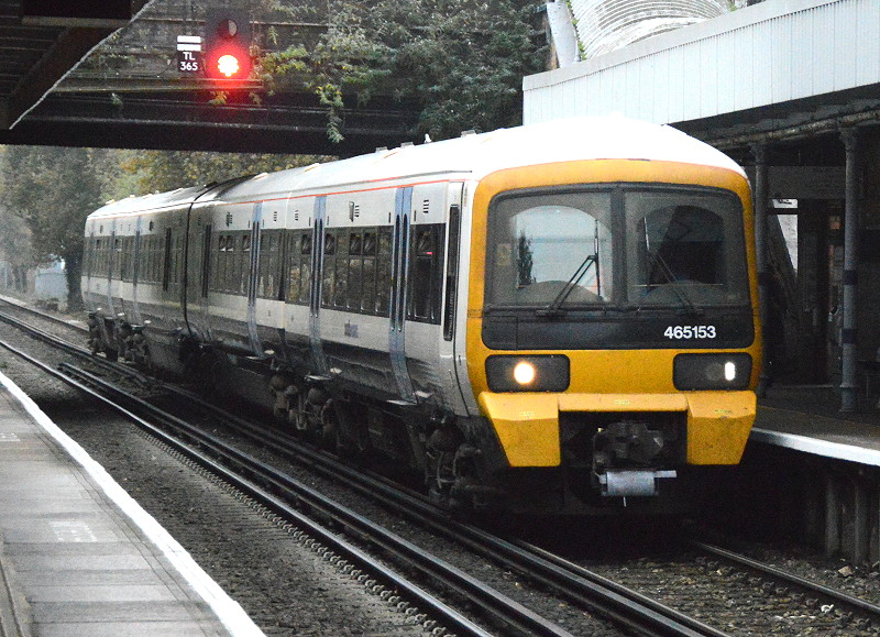 Empty train going
                                                through Catford Bridge