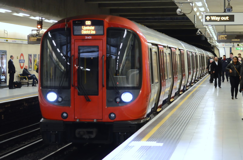 21431 - District
                                                Line train