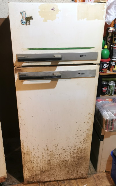 old dirty
                                                        fridge