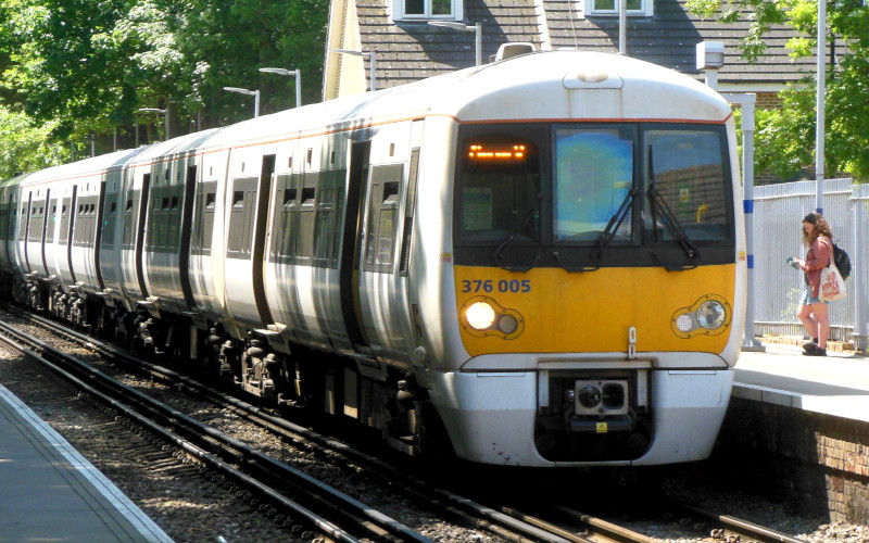 376005