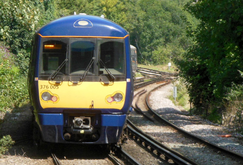 376005