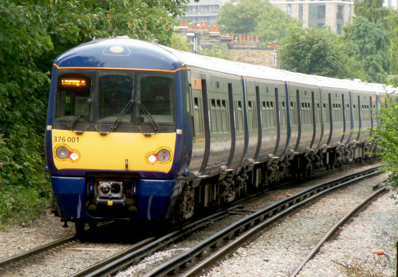 376001