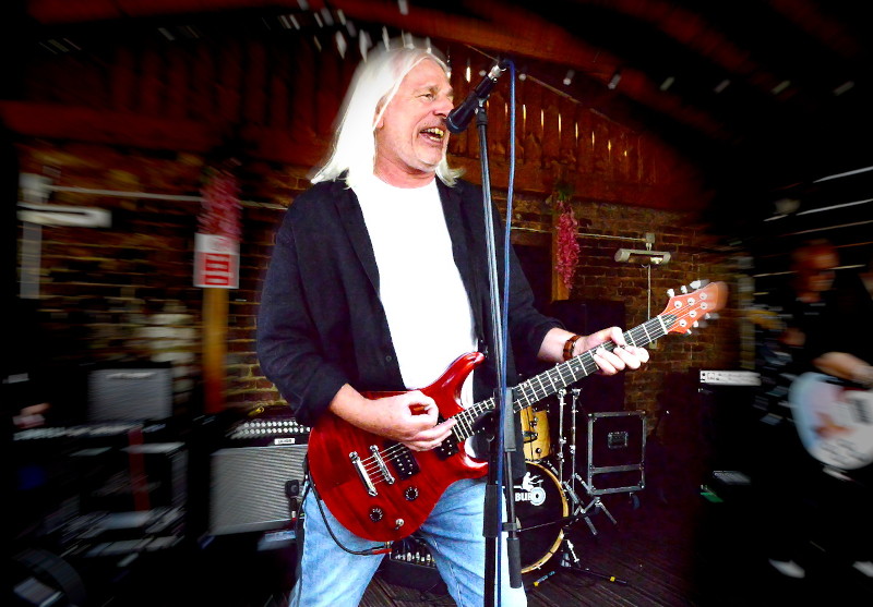 Greg
                                      Hansford on lead guitar