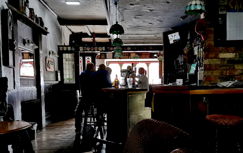 a pub
                                      with no lights