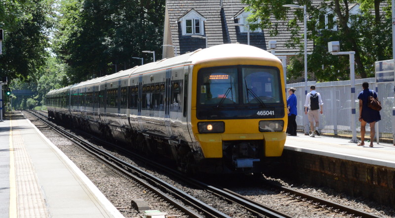 class 465 train