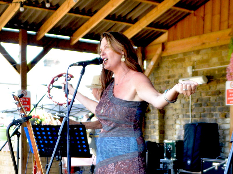 Miranda singing - again